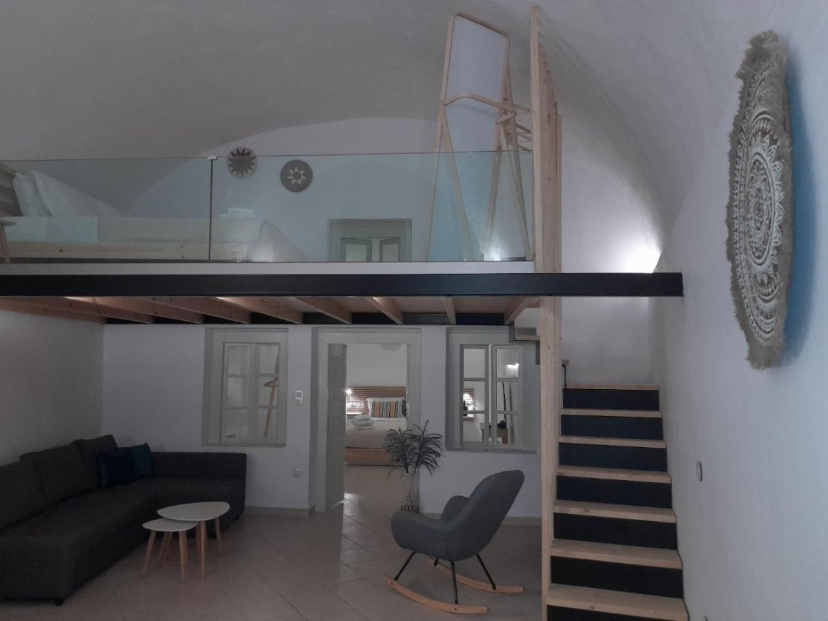 Angeleve Villa With Private Jacuzzi Фира Екстериор снимка
