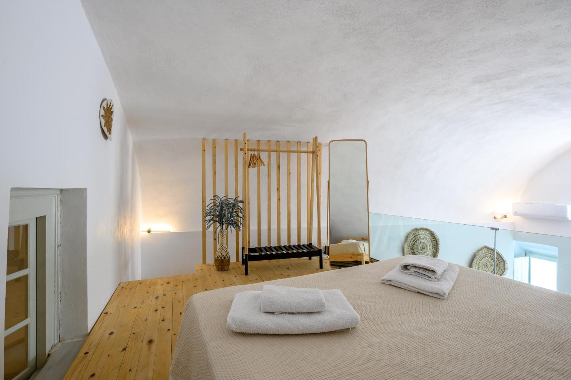 Angeleve Villa With Private Jacuzzi Фира Екстериор снимка