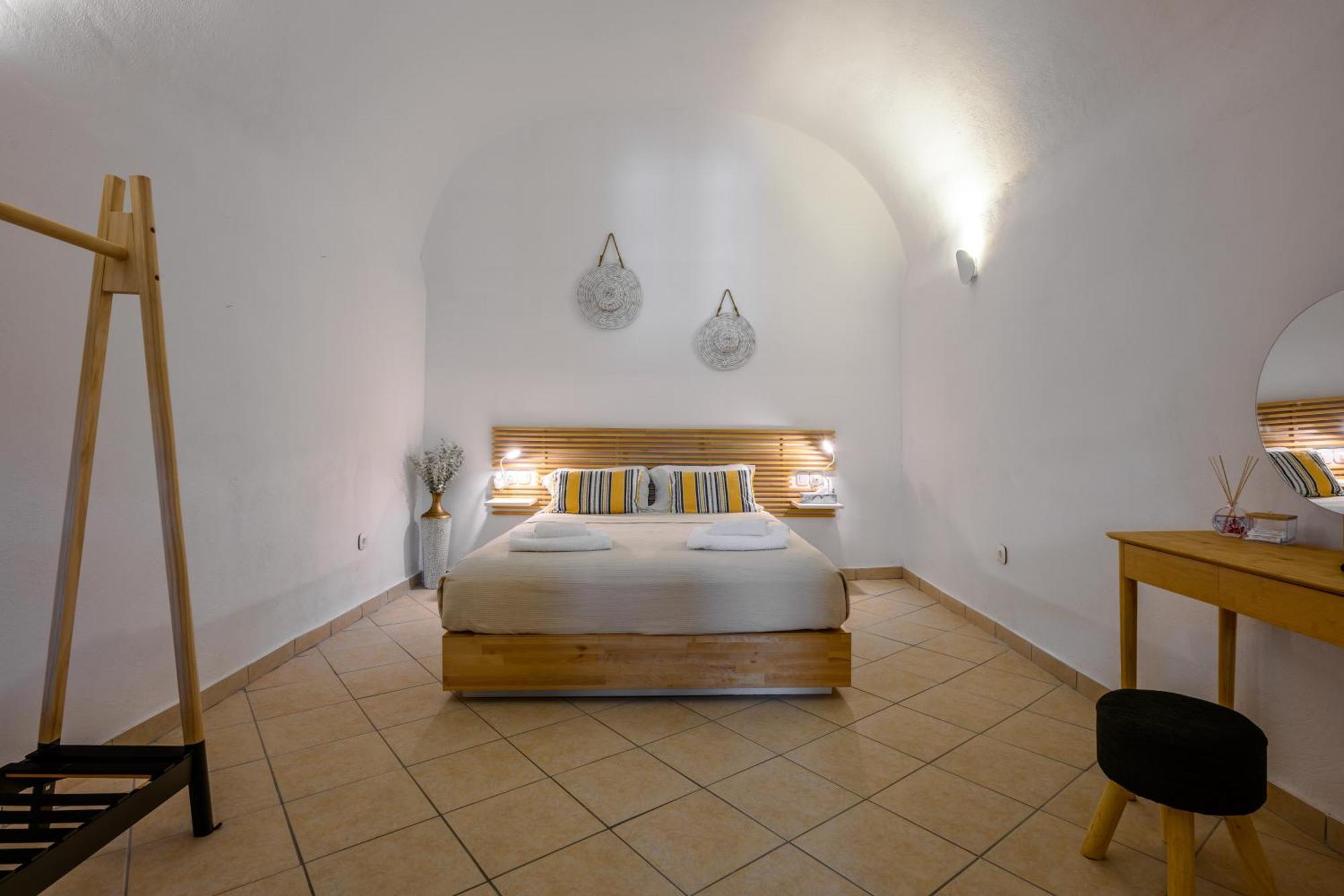 Angeleve Villa With Private Jacuzzi Фира Екстериор снимка