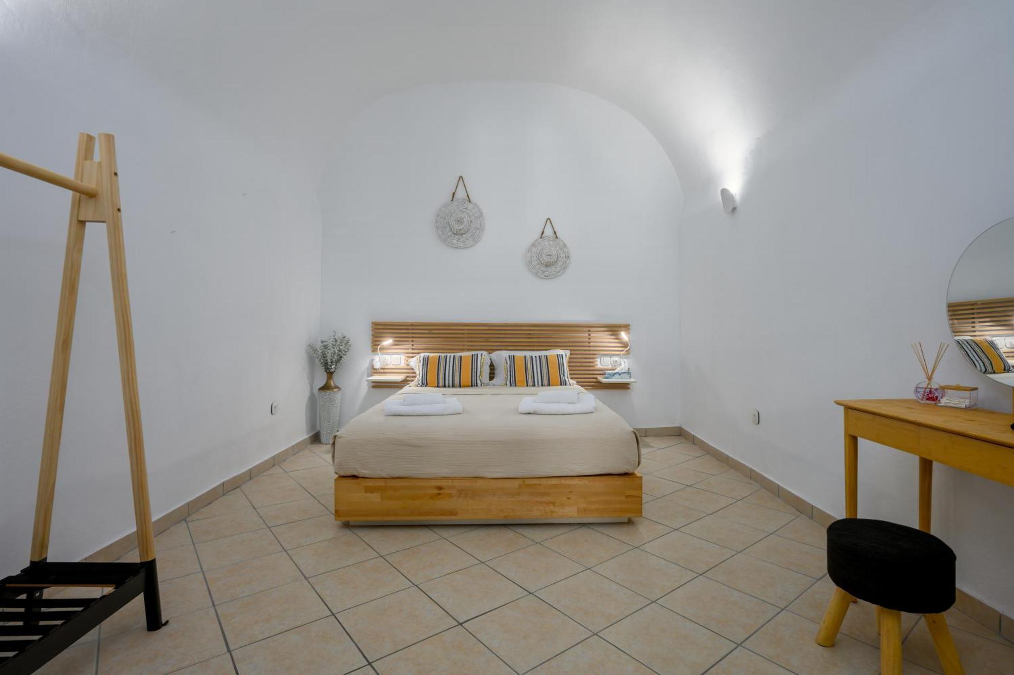 Angeleve Villa With Private Jacuzzi Фира Екстериор снимка