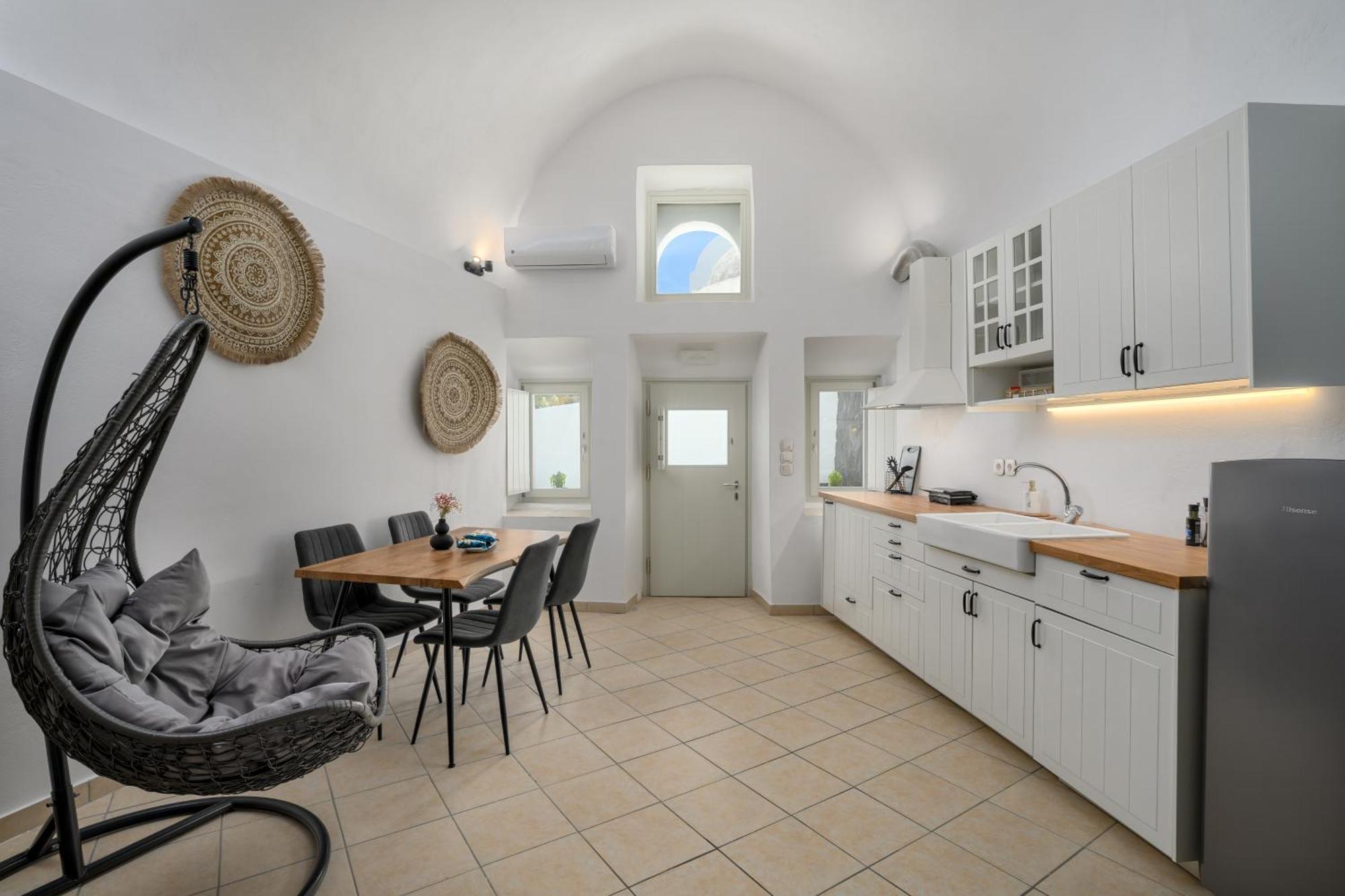 Angeleve Villa With Private Jacuzzi Фира Екстериор снимка